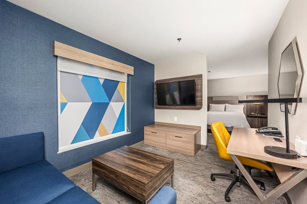 Images Holiday Inn Express & Suites Lincoln-Roseville Area by IHG
