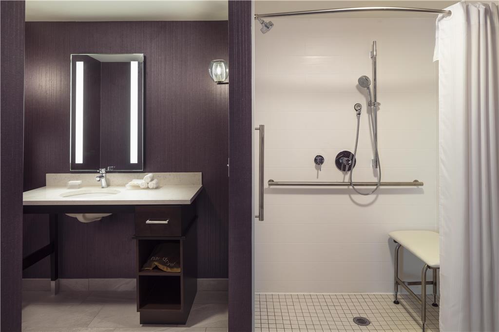 Guest room bath