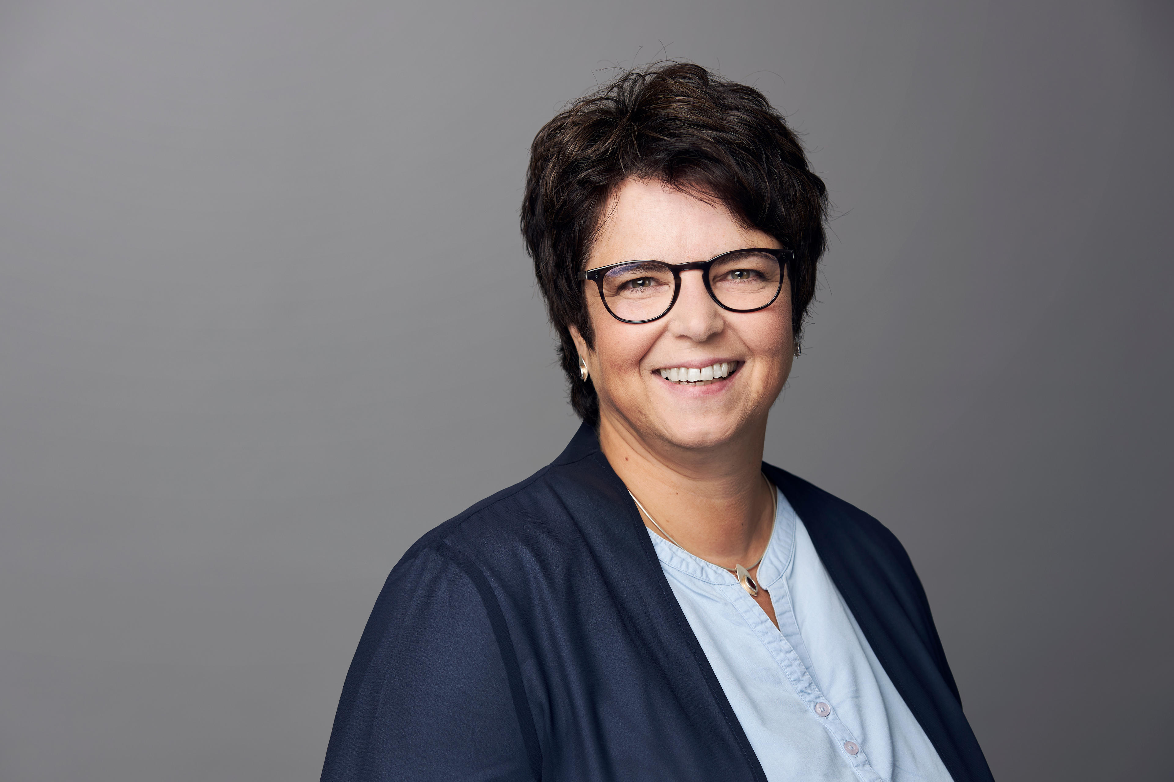 Petra Steinkamp ist seit über 20 Jahren erste Ansprechpartnerin der Kunden der Signal Iduna Döbler&Voß in Gütersloh. Sie ist die "gute Seele" im Team und Spezialistin für die unkomplizierte Schadenregulierung.