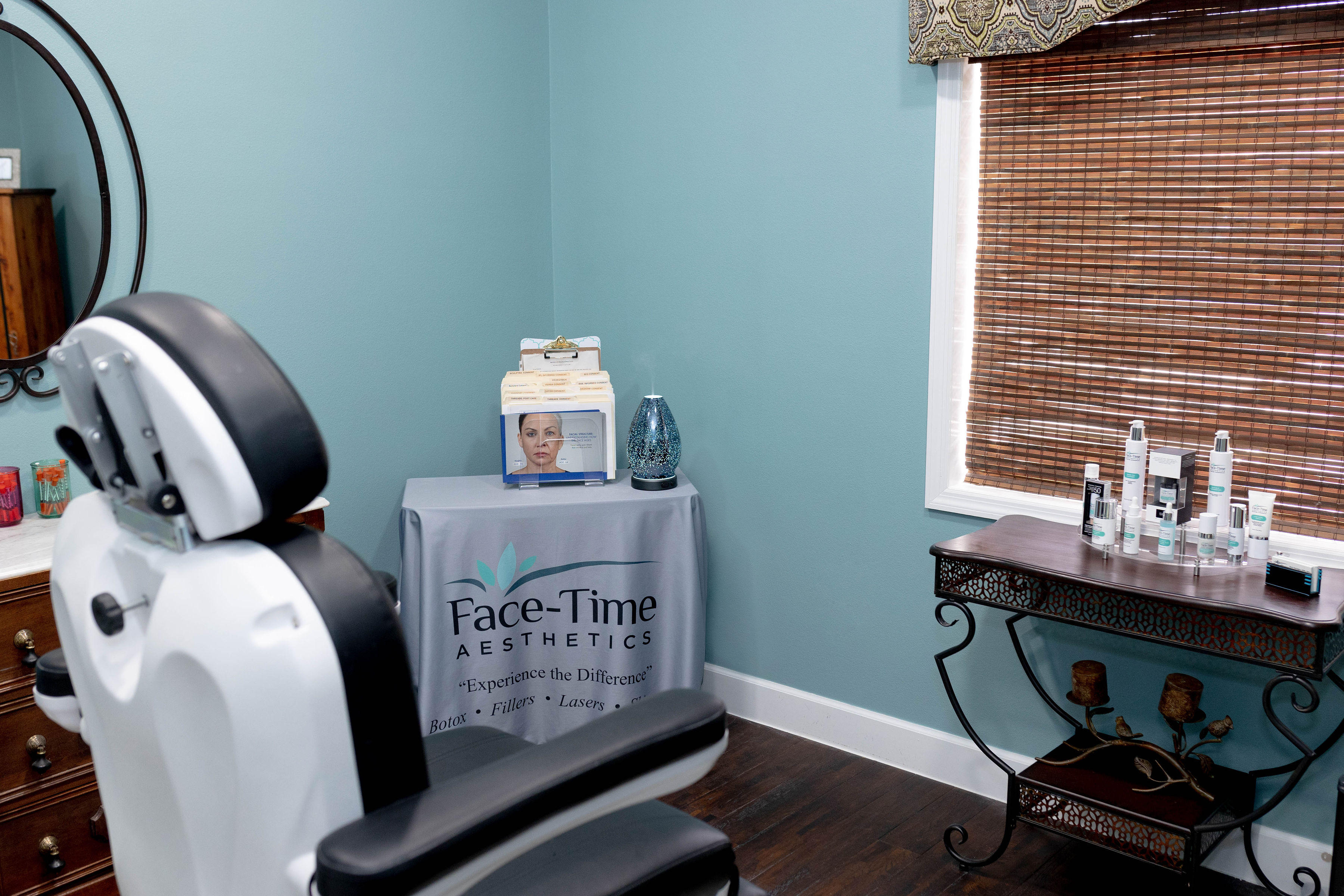 Gentle and effective way to improve texture, reduce fine lines, minimize pores & treat sun damage.