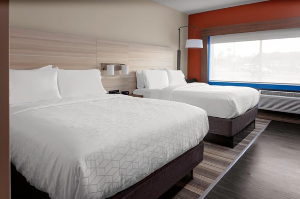 Images Holiday Inn Express & Suites Wilmington West - Medical Park by IHG