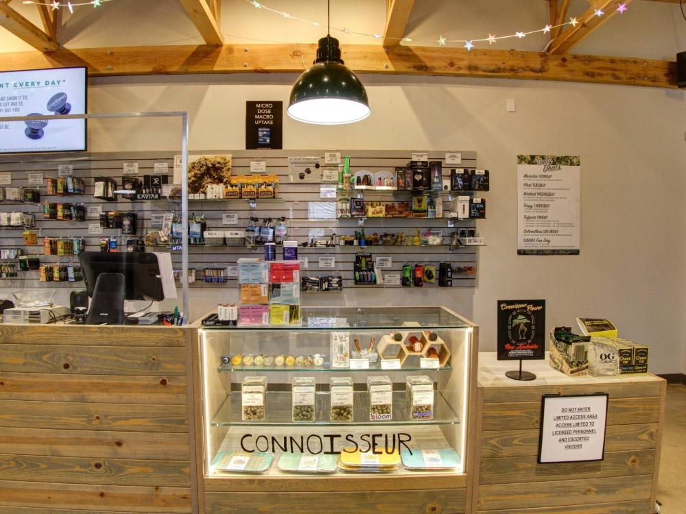 Star Buds Niwot Cannabis Dispensary Flower and Checkout Counter