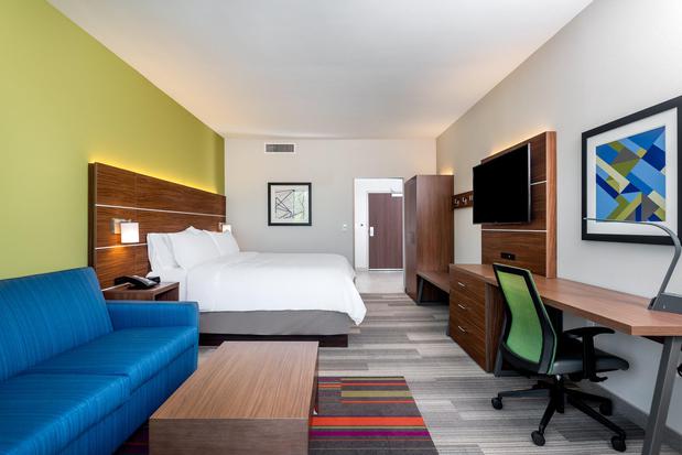 Images Holiday Inn Express & Suites Santa ANA - Orange County, an IHG Hotel