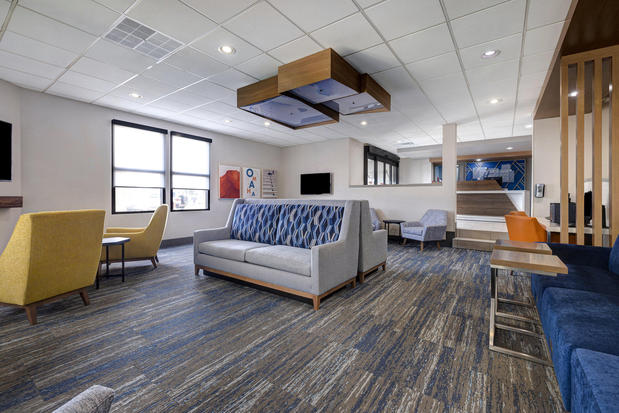 Images Holiday Inn Express & Suites Central Omaha by IHG