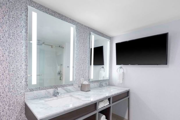 Images Hilton Garden Inn Freeport Downtown