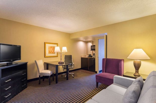 Images Embassy Suites by Hilton Piscataway Somerset