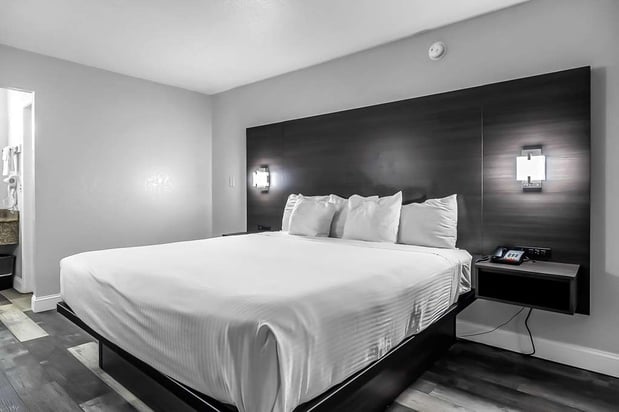 Images SureStay by Best Western Oklahoma City West