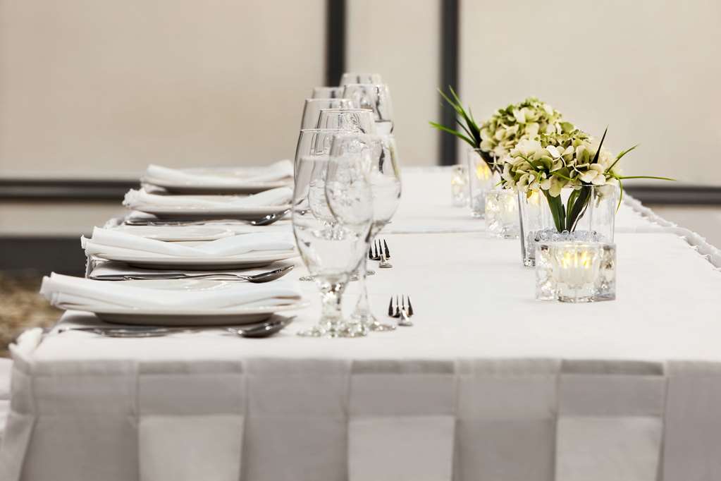 Images DoubleTree by Hilton Pointe Claire Montreal Airport West