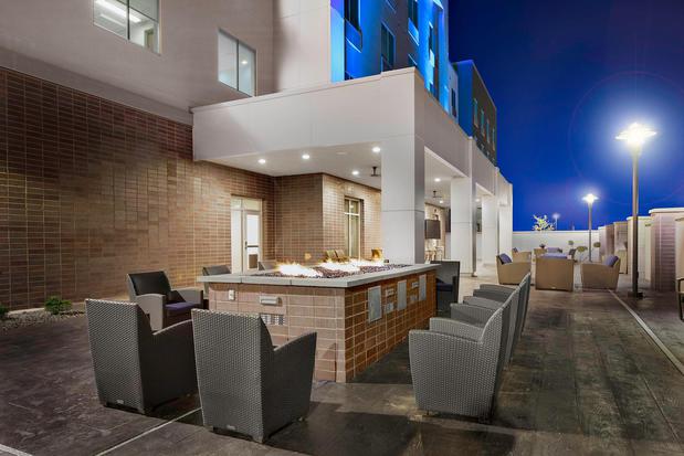 Images Holiday Inn Express & Suites Lubbock Central - Univ Area by IHG