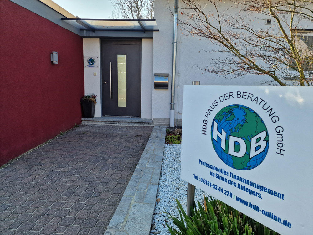 HDB – Haus der Beratung Versicherungsmakler GmbH: Außenansicht des Eingangs