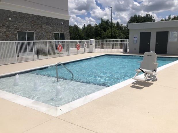 Images Holiday Inn & Suites Fayetteville W-Fort Bragg Area by IHG