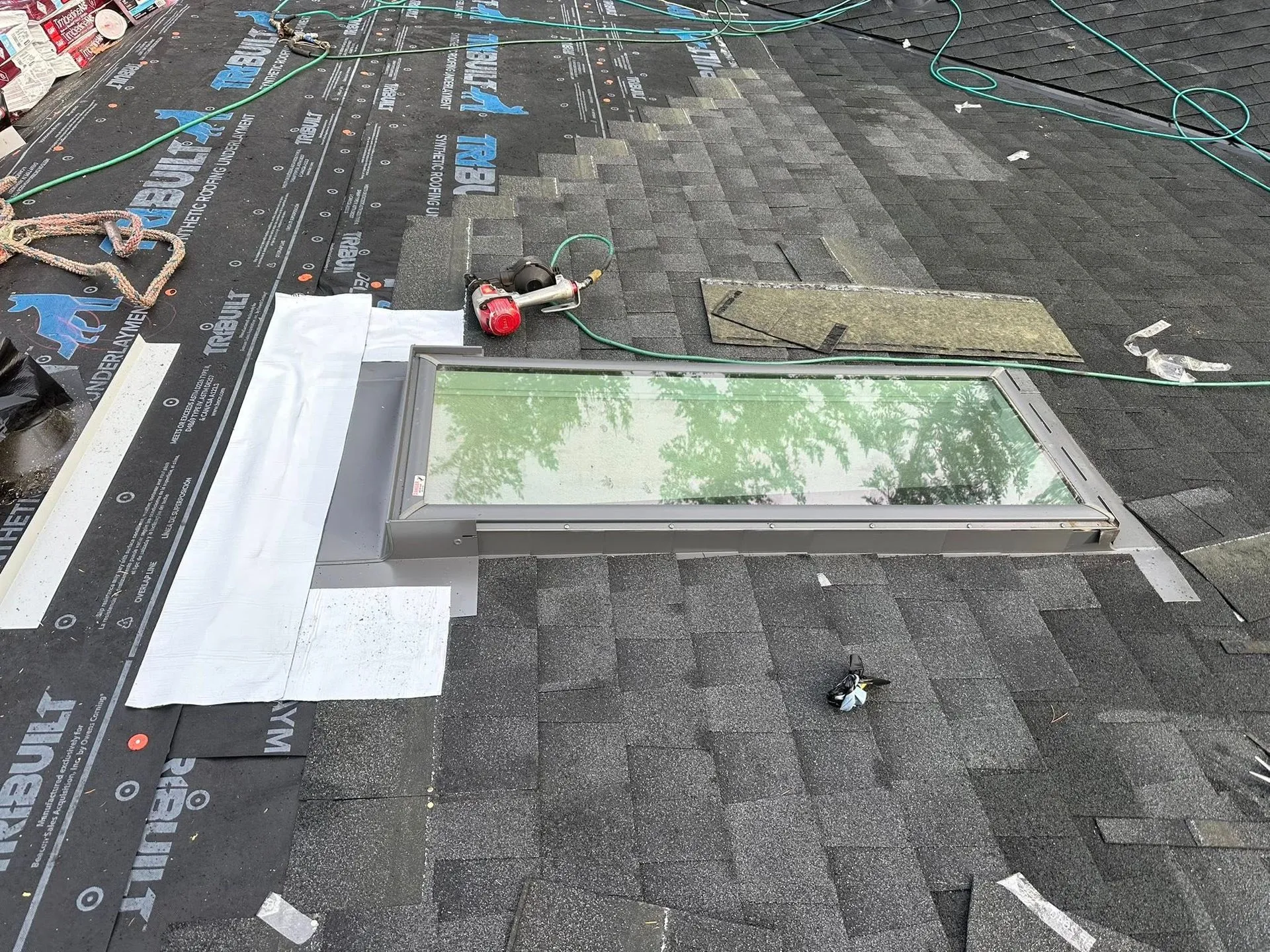 Skyrise Roofing & Gutters Image