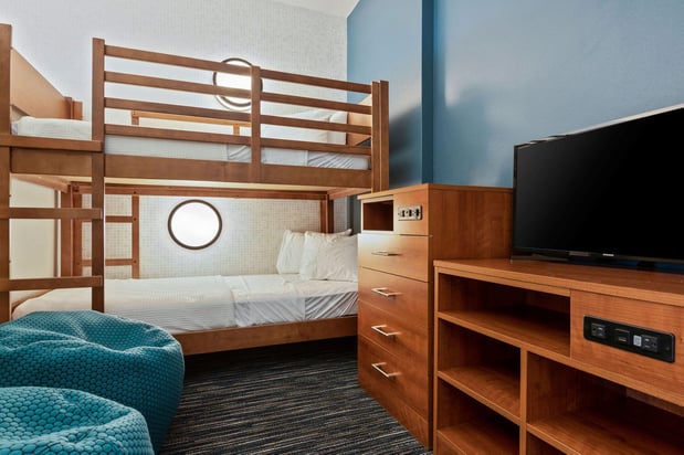 Images Holiday Inn Express & Suites Orlando - Lake Buena Vista by IHG