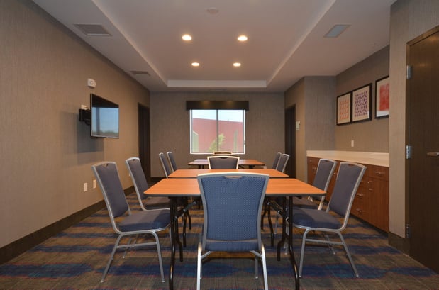 Images Holiday Inn Express & Suites Oklahoma City Mid - Arpt Area by IHG
