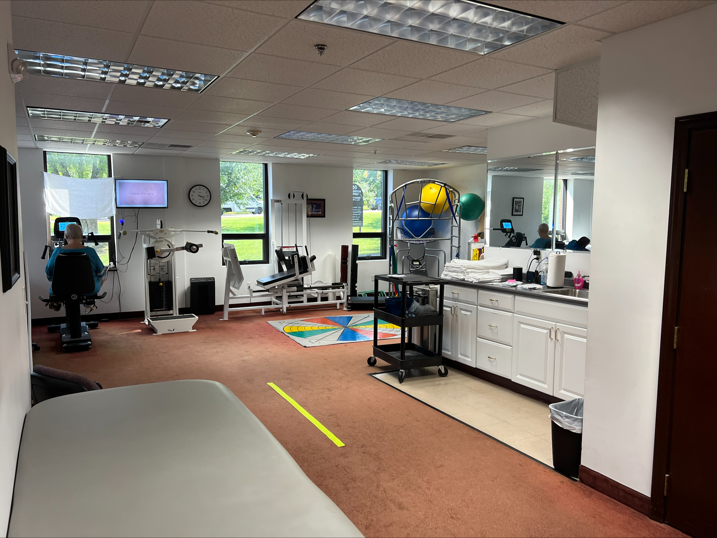 RI-Lincoln Bay State Physical Therapy patient care area.