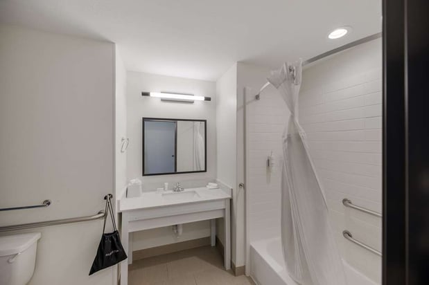 Images Spark by Hilton Midland South