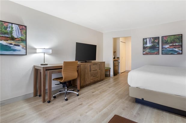 Images Best Western Plus A Wayfarer's Inn and Suites