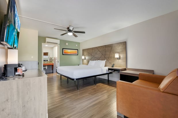 Images Quality Inn & Suites Airport Cruise Port Hollywood