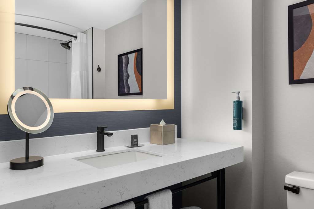 Guest room bath