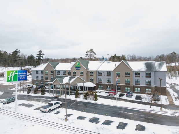 Images Holiday Inn Express & Suites Marquette by IHG