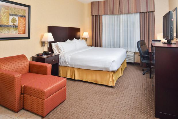 Images Holiday Inn Express & Suites Portland-Jantzen Beach, an IHG Hotel