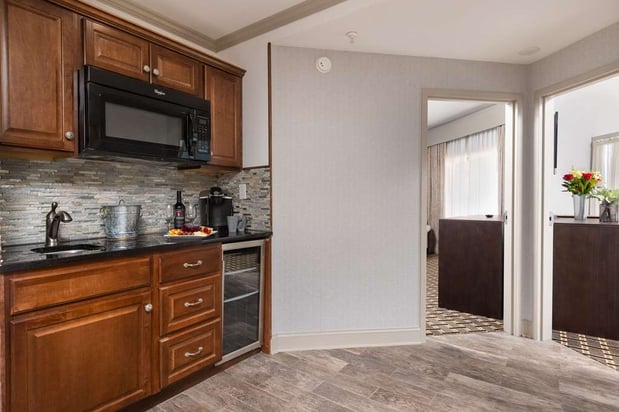 Images Inn at The Colonnade Baltimore - a DoubleTree by Hilton Hotel