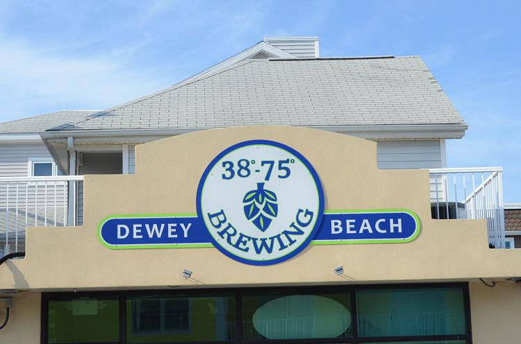 Images Gary's Dewey Beach Grill / 38° -75° Brewing