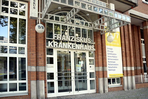 Eingang des Franziskus Krankenhauses am Zoo.