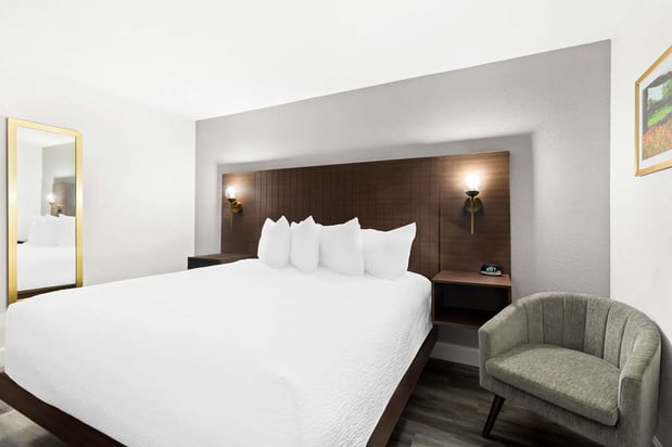 Images SureStay by Best Western Groves