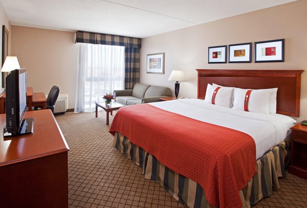 Images Holiday Inn & Suites Cincinnati-Eastgate (I-275E) by IHG