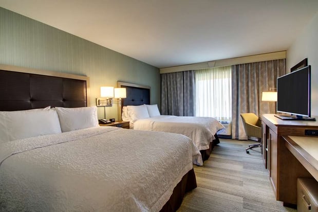 Images Hampton Inn & Suites Milwaukee West