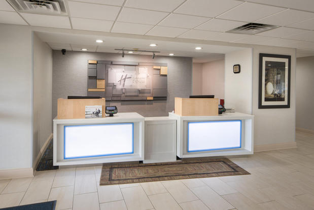 Images Holiday Inn Express Louisville Northeast by IHG