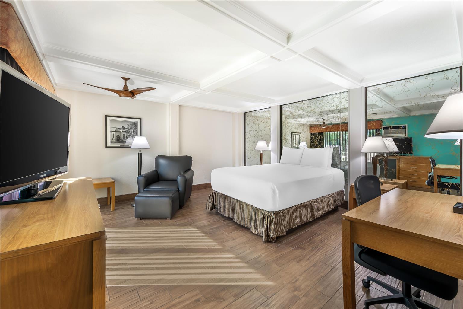 Queen - Lawn View Balcony