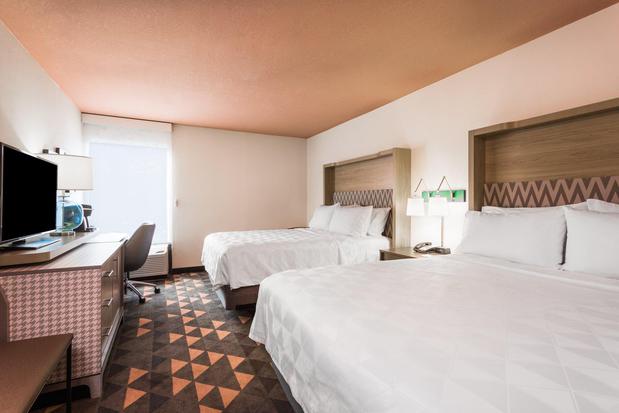 Images Holiday Inn Boone - University Area by IHG