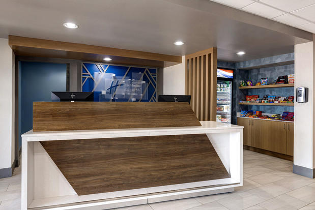 Images Holiday Inn Express & Suites Central Omaha by IHG