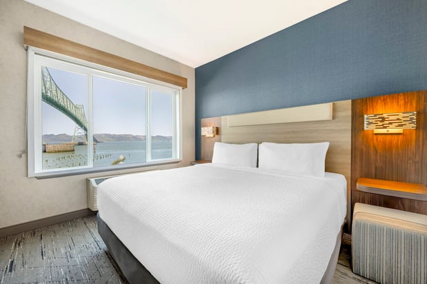 Images Holiday Inn Express & Suites Astoria by IHG