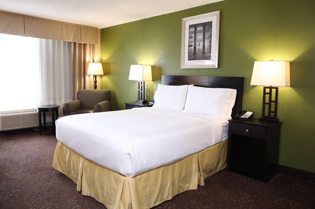 Images Holiday Inn Chicago Oakbrook by IHG