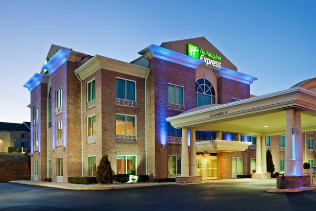 Images Holiday Inn Express & Suites London, an IHG Hotel