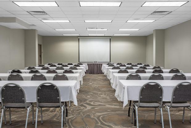 Images Holiday Inn Rockford(I-90&Rt 20/State St) by IHG