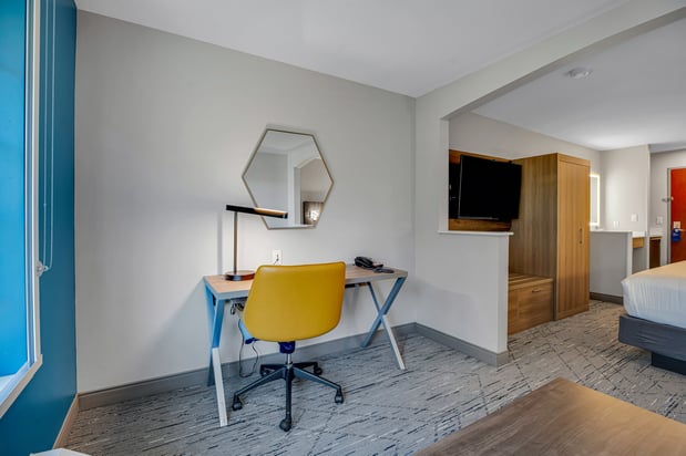 Images Holiday Inn Express & Suites Portland-Jantzen Beach by IHG