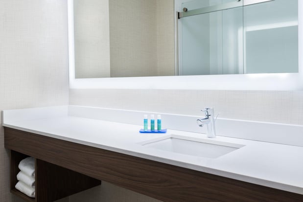 Images Holiday Inn Express & Suites Columbus Airport East by IHG