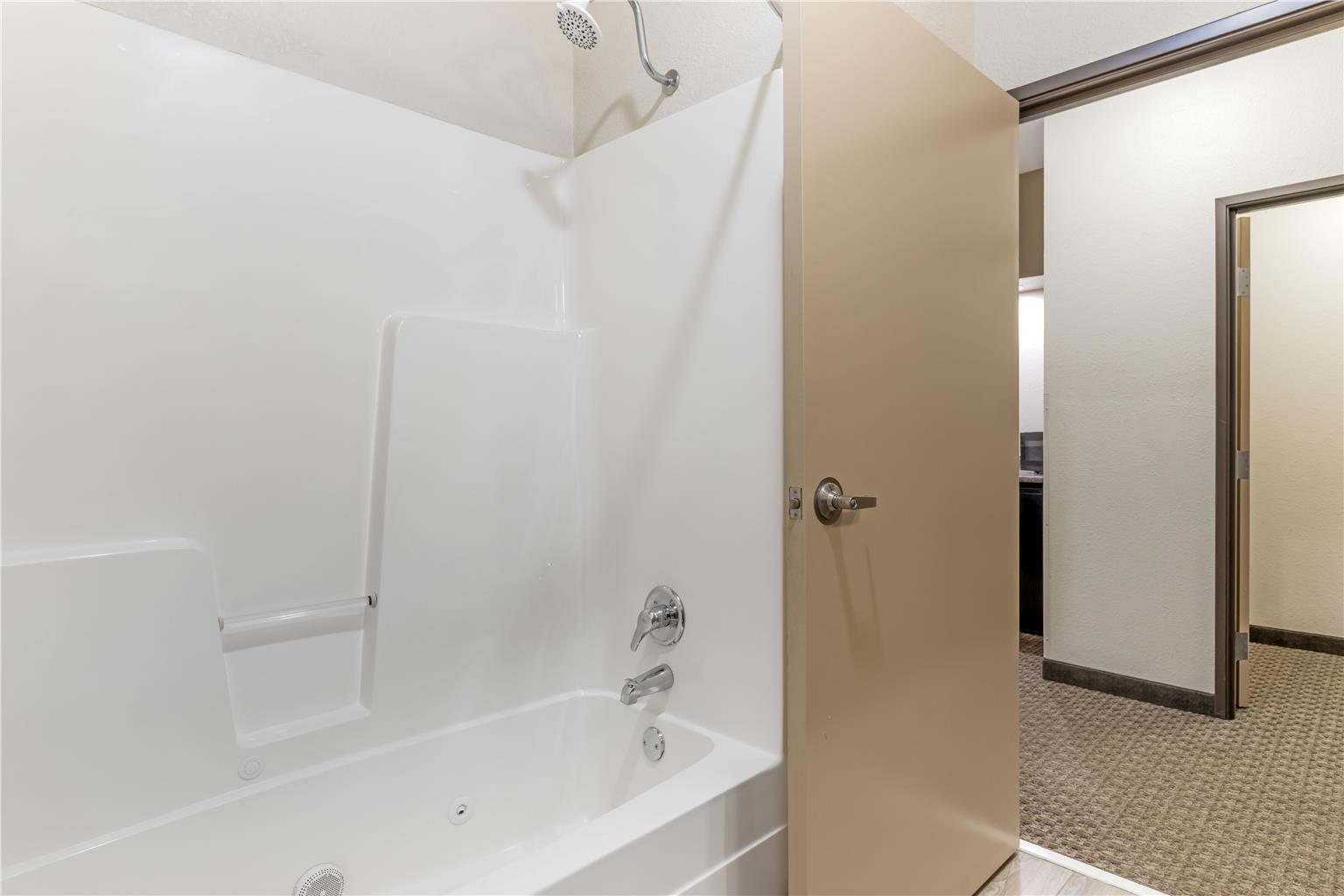 Suite - 1 King Bed w/ 2 Rooms