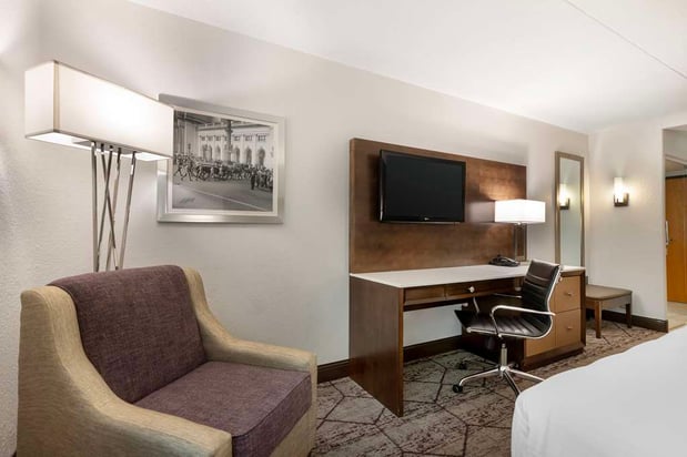 Images Best Western Plus Longbranch Hotel & Convention Center