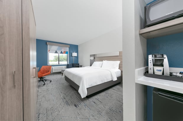 Images Holiday Inn Express & Suites Winnie by IHG