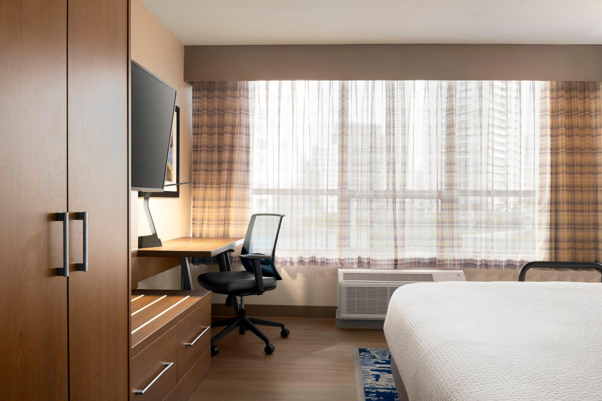 Images Holiday Inn Express Vancouver-Metrotown (Burnaby), an IHG Hotel