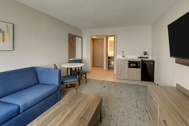 Images Holiday Inn Express & Suites Branson 76 Central by IHG