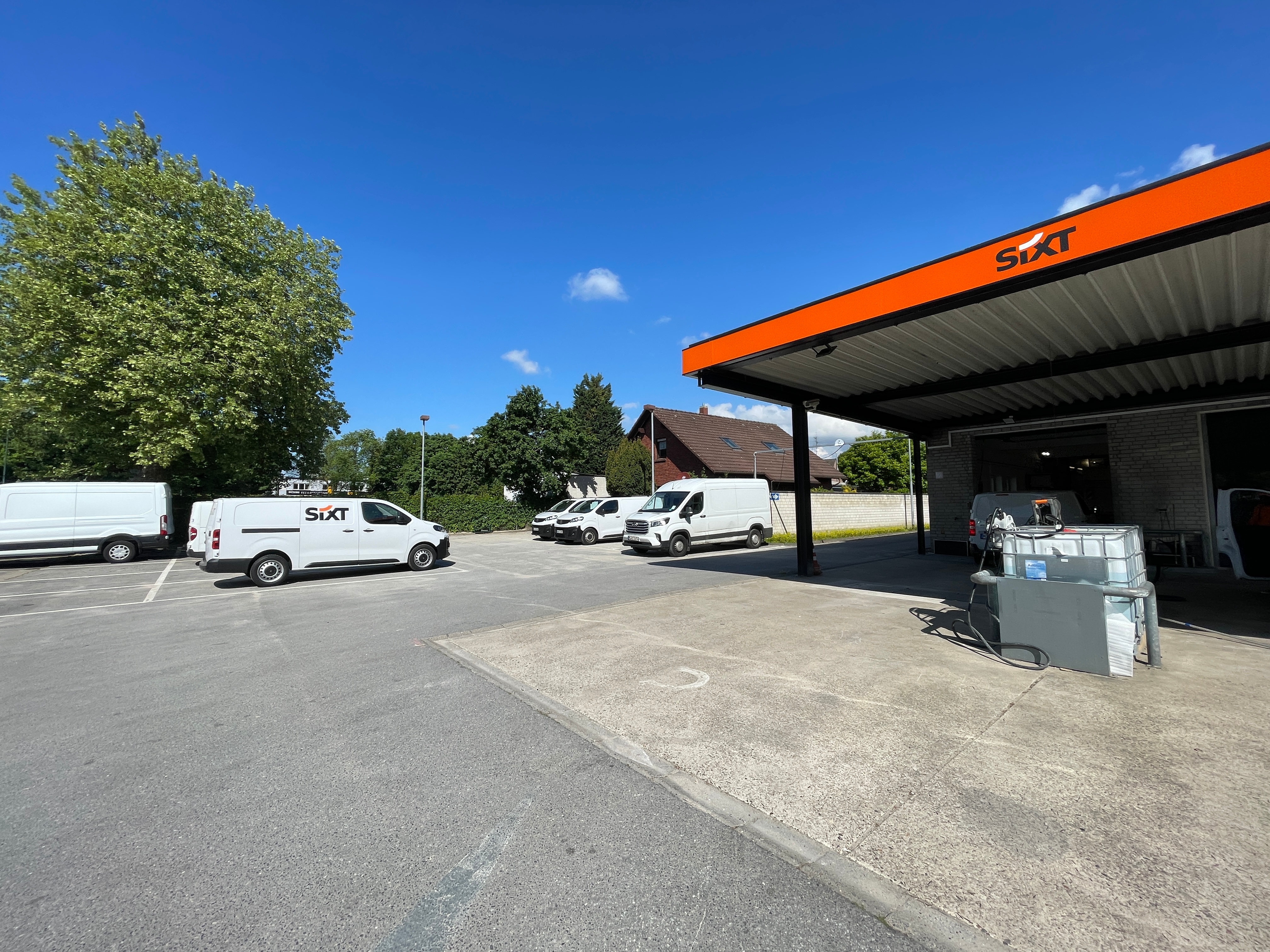SIXT Truck Center Düsseldorf, Tilde-Klose-Weg 2-4 in Düsseldorf