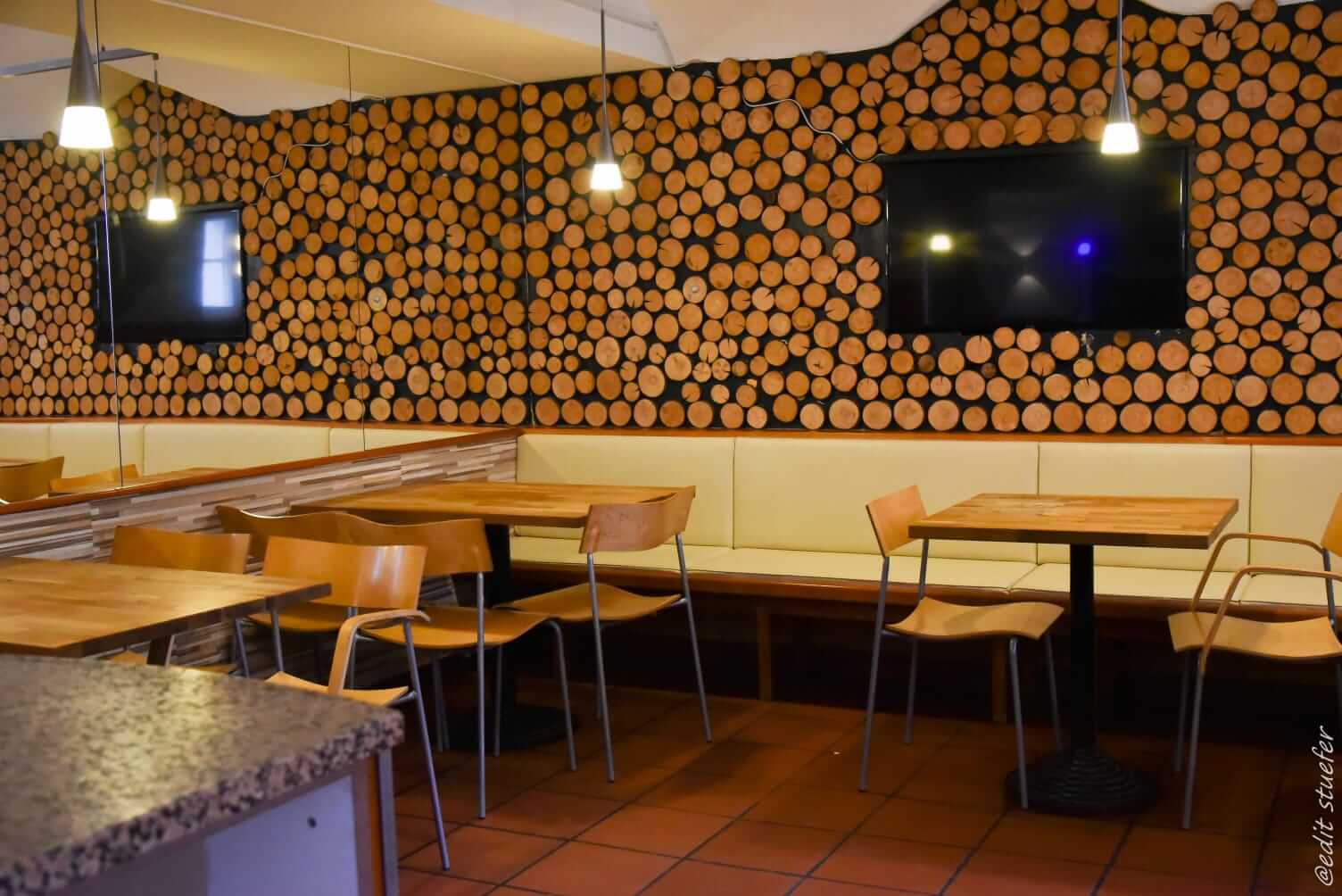 Pizzeria Vesuvio, Hassauerstraße 76/77 in Rattenberg