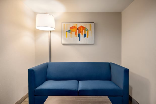 Images Holiday Inn Express & Suites Fredericksburg by IHG
