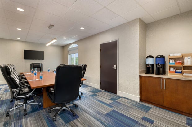 Images Holiday Inn Express & Suites Auburn - University Area by IHG